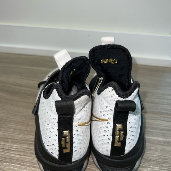 Lebron James basketball sneakers size 6.5 - Picture 6 of 9